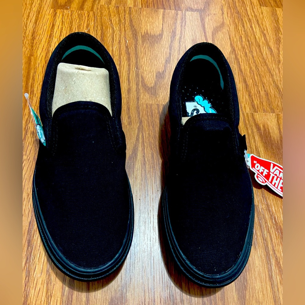 Vans slip on comfy Cush shoe. Brand new, sWomens size 6,men’s size 4.5, black